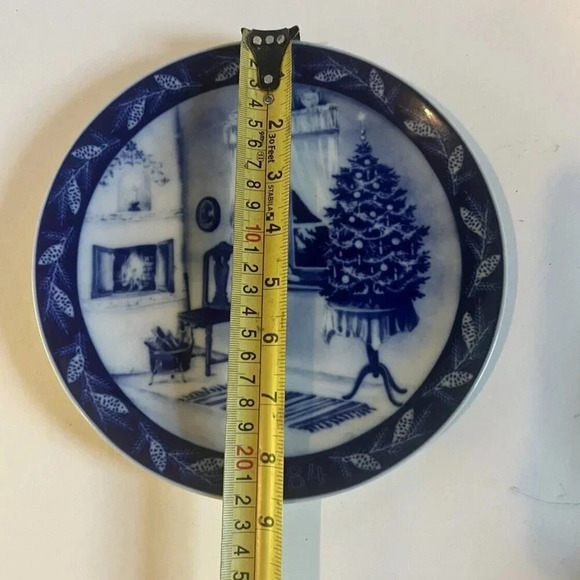 Vintage 1984 Heinrich Germany Blue & White Boy Waiting For Christmas Wall Plate - Picture 2 of 4